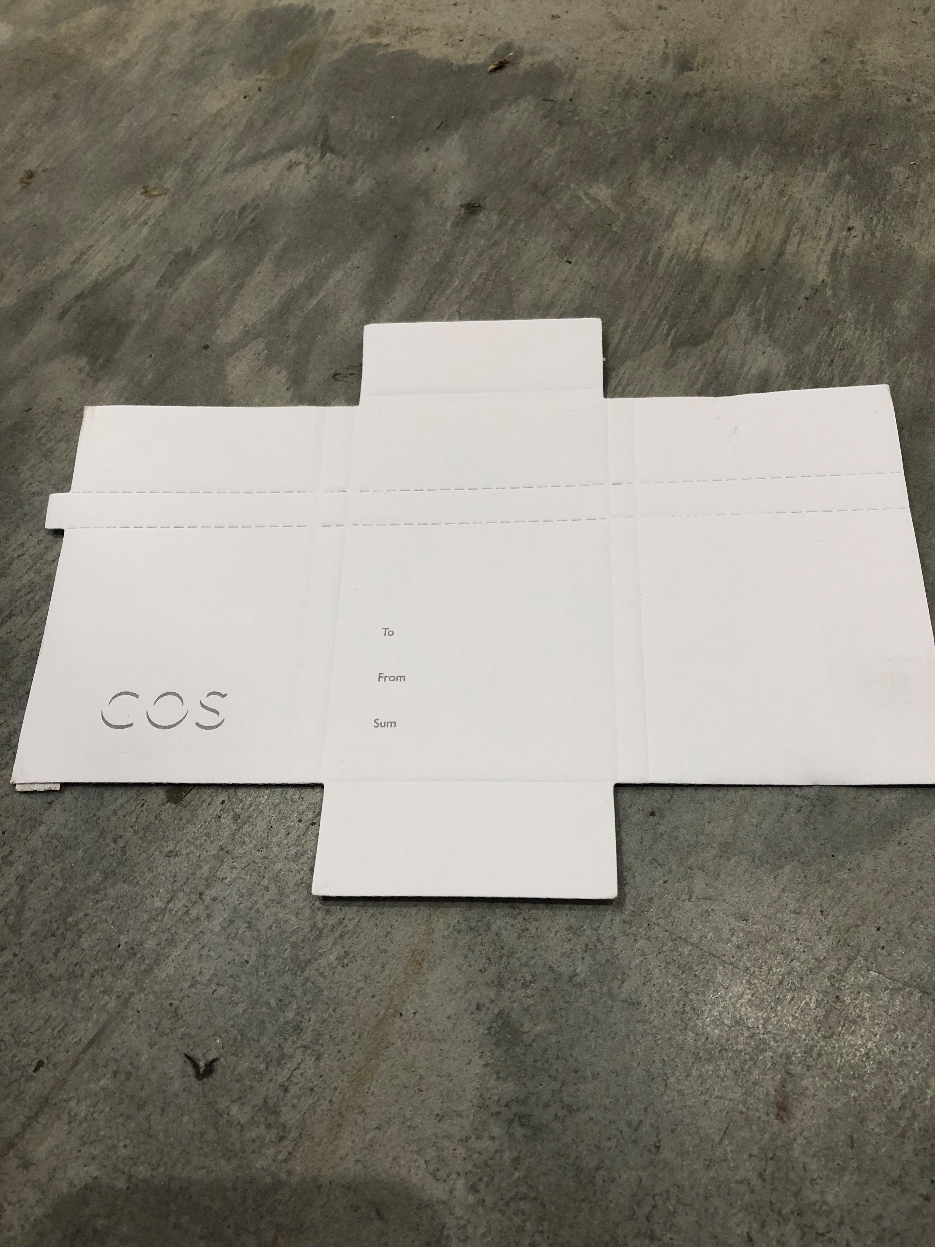 Carton COS Giftcard Carrier