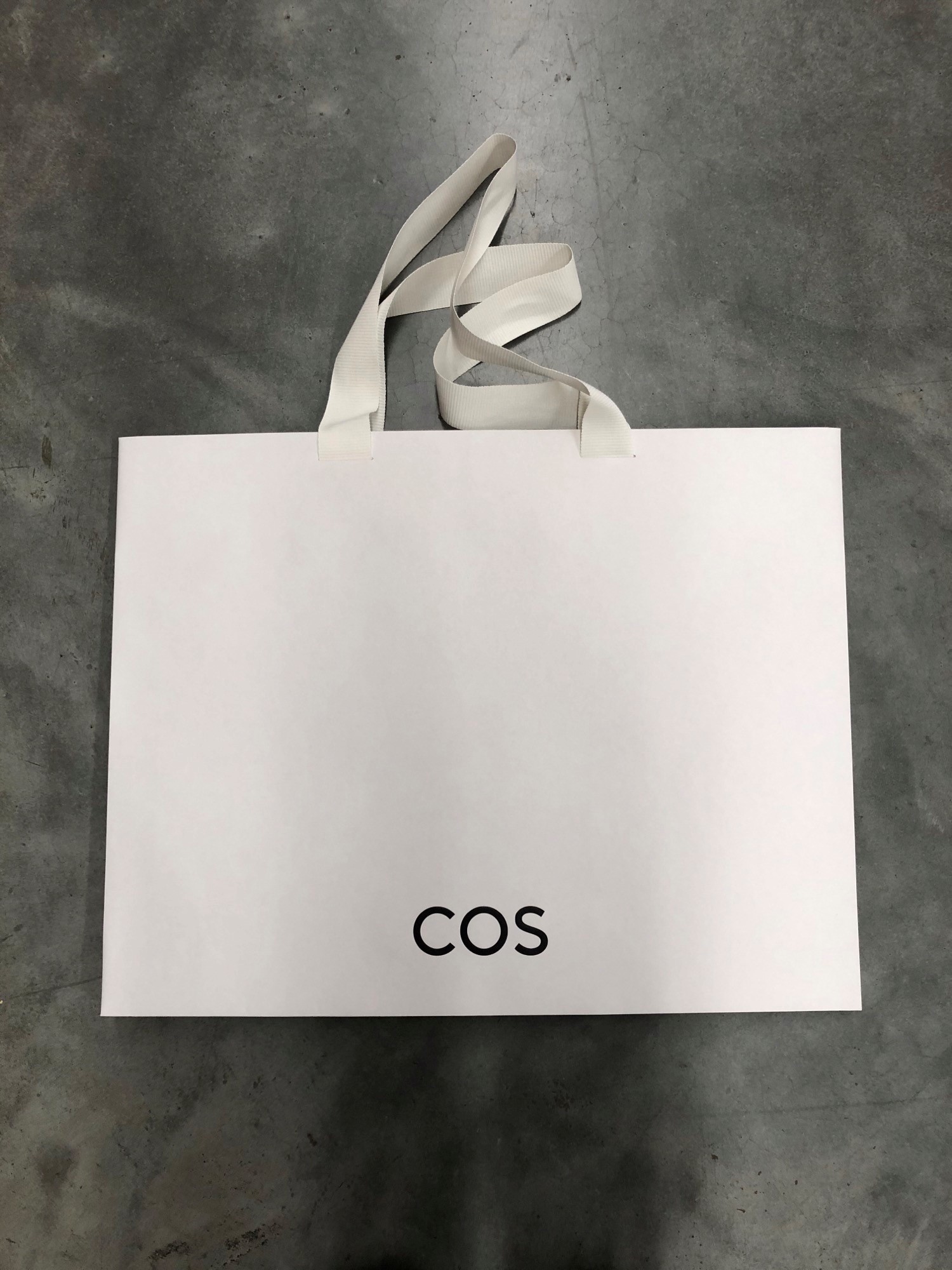 COS CARRIER BAGS WHITE XL