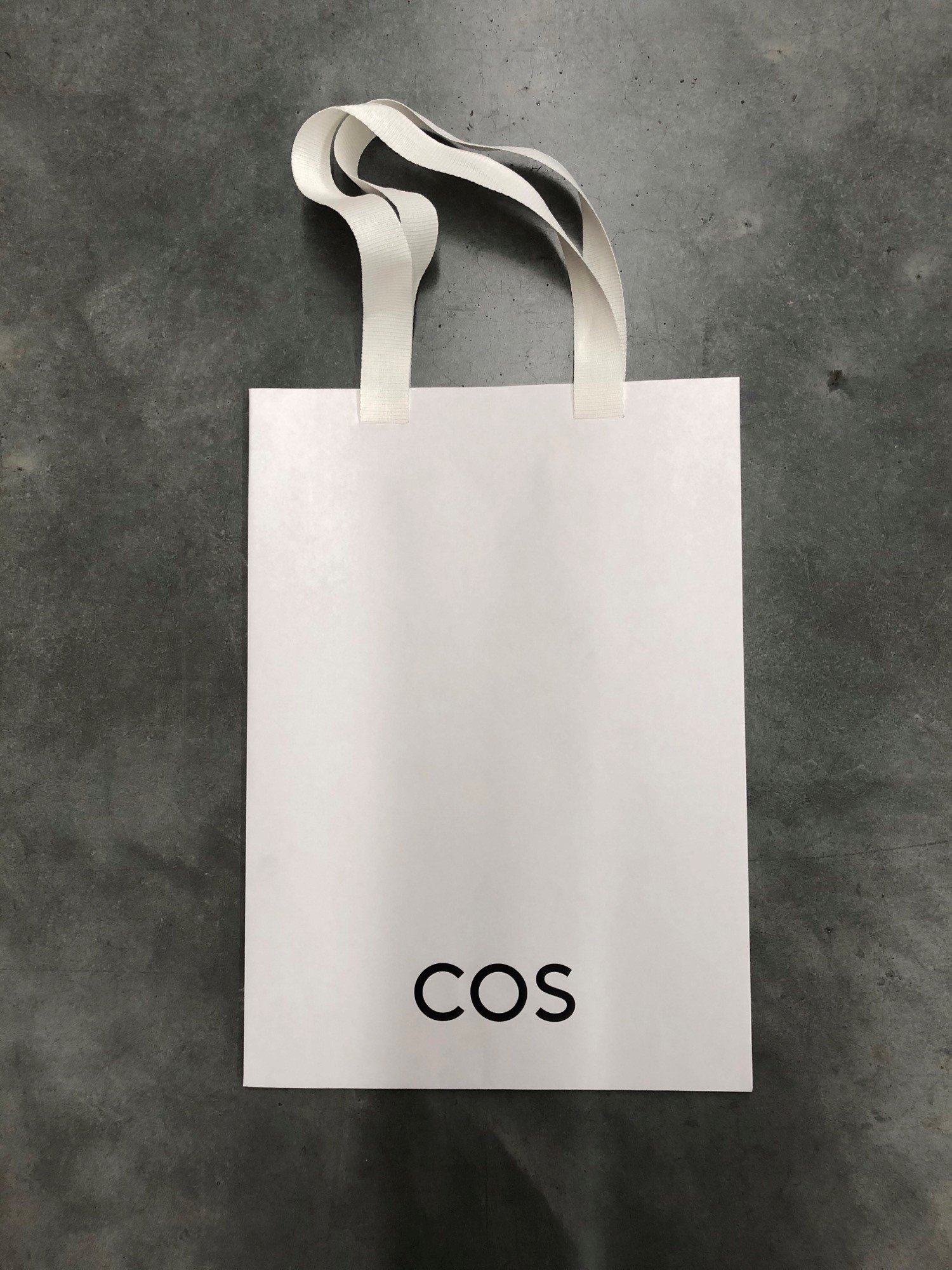 COS CARRIER BAGS WHITE MEDIUM