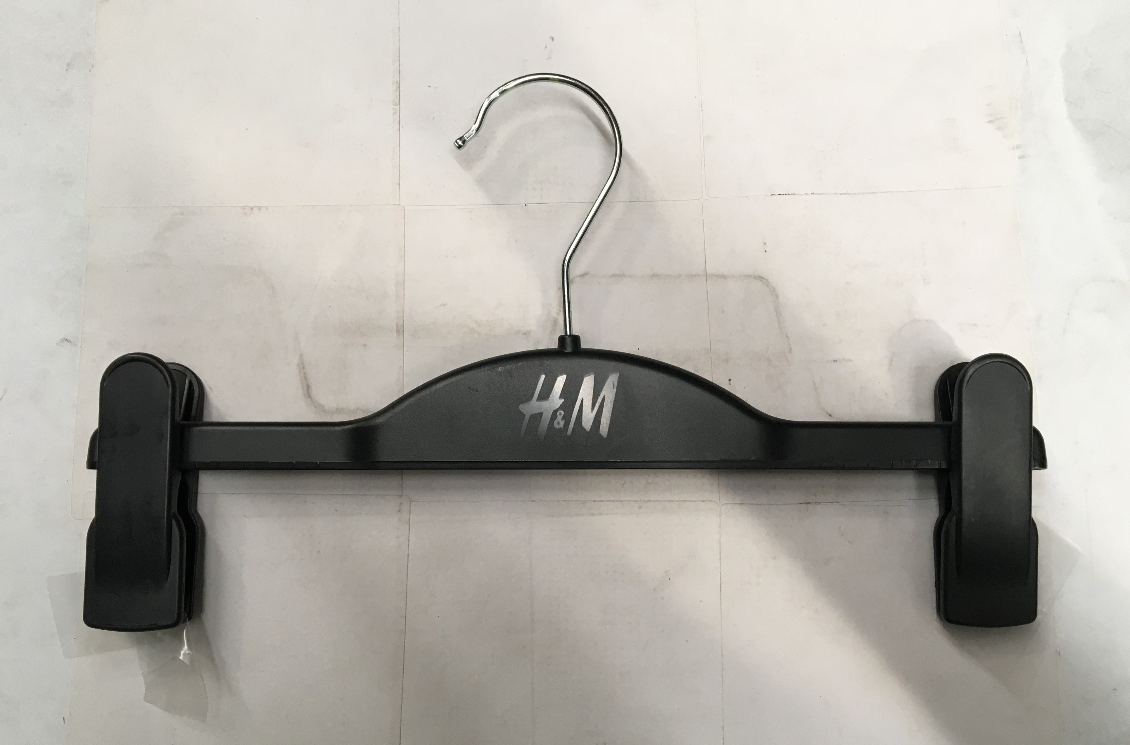 Carton HA26- SR Clip Hanger, Black, Kids