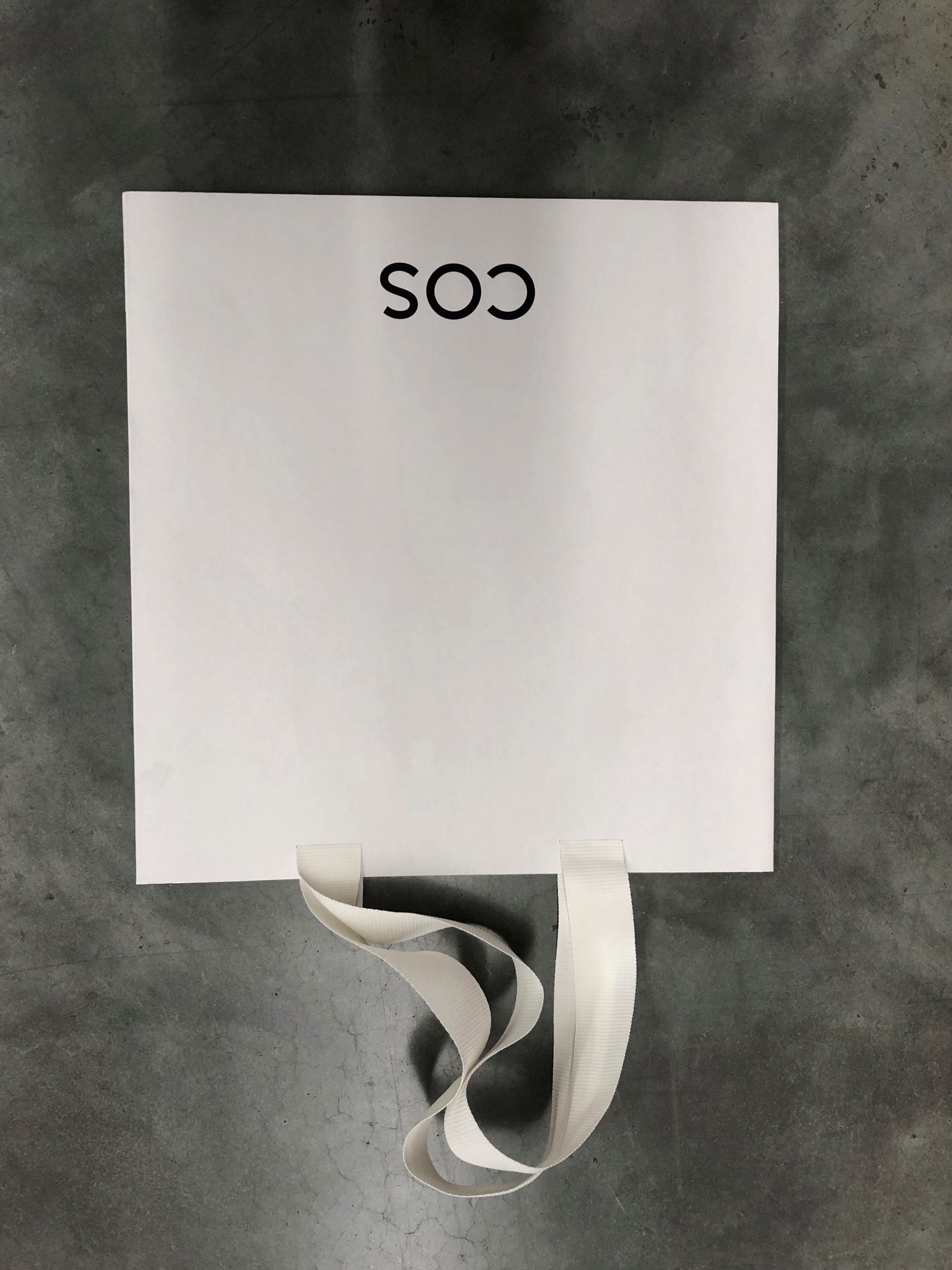 COS CARRIER BAGS WHITE LARGE